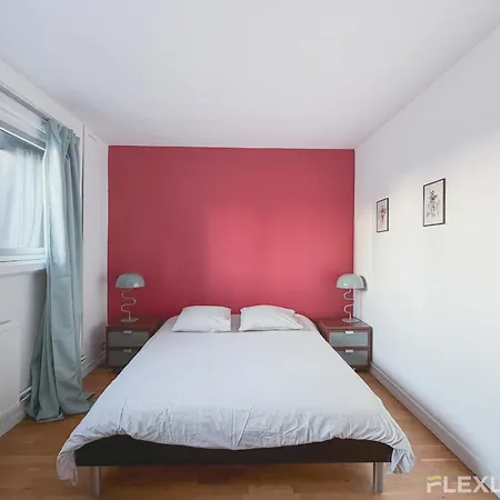 דירה Charming Bright One-bedroom Flat With Private Balcony And Shared Swimming פריז
