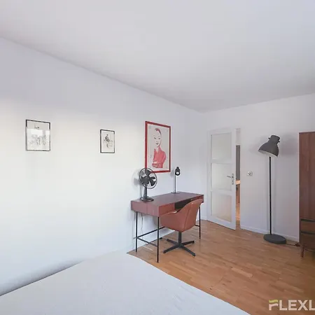 Charming Bright One-bedroom Flat With Private Balcony And Shared Swimming דירה *