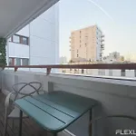 Charming Bright One-bedroom Flat With Private Balcony And Shared Swimming Lägenhet *