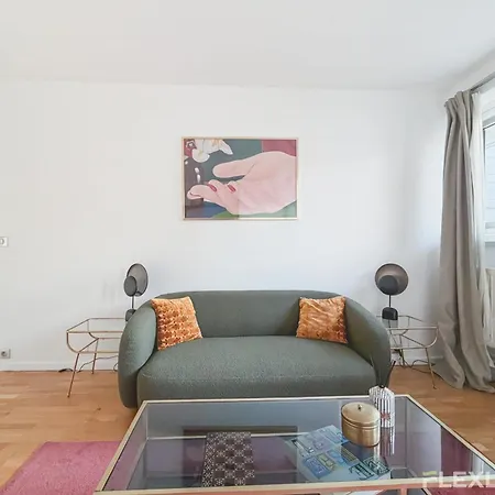 Apartmán Charming Bright One-bedroom Flat With Private Balcony And Shared Swimming *