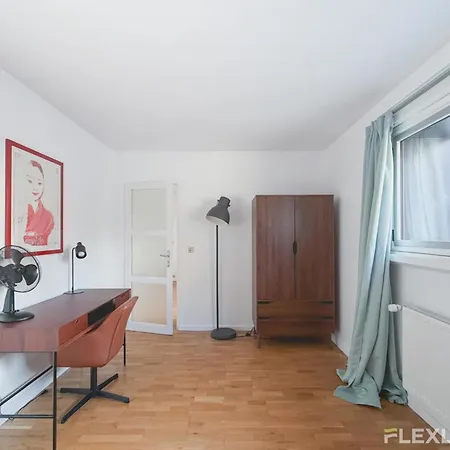 Appartement Charming Bright One-bedroom Flat With Private Balcony And Shared Swimming