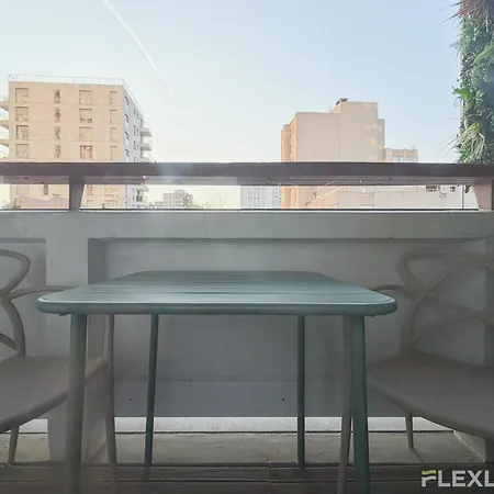 Appartement Charming Bright One-bedroom Flat With Private Balcony And Shared Swimming *