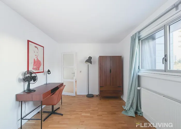 Appartamento Charming Bright One-bedroom Flat With Private Balcony And Shared Swimming
